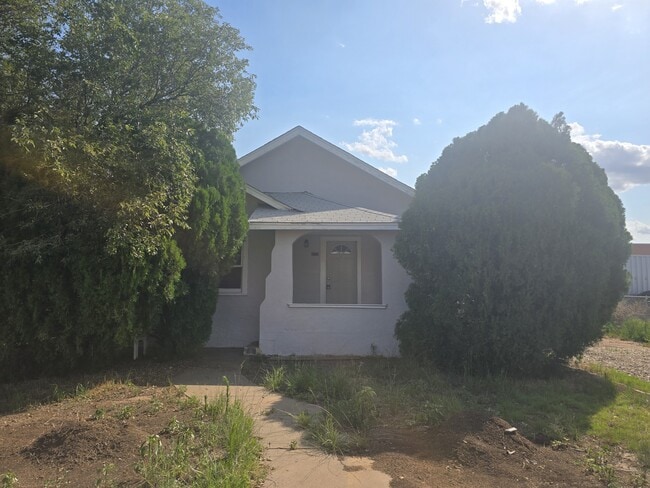 property at 312 S Avenue B