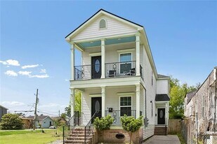 3212 Jackson Ave in New Orleans, LA - Building Photo