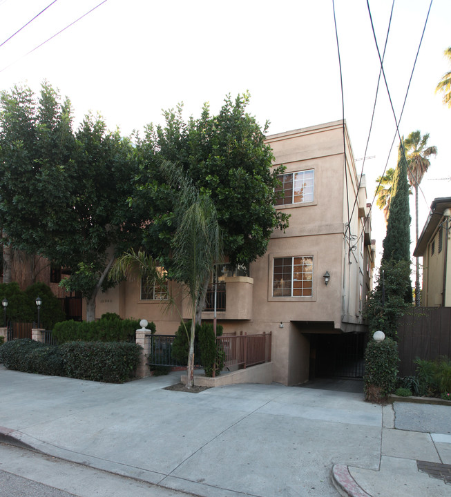 10834 Hortense St in North Hollywood, CA - Building Photo