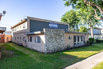 134 E. Wakefield Ave. in Anaheim, CA - Building Photo - Building Photo