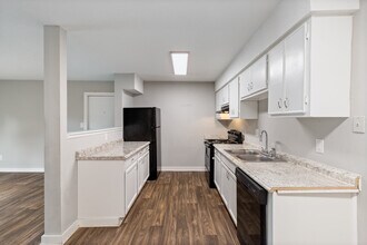 The Grove on Spring in Dickson, TN - Building Photo - Building Photo