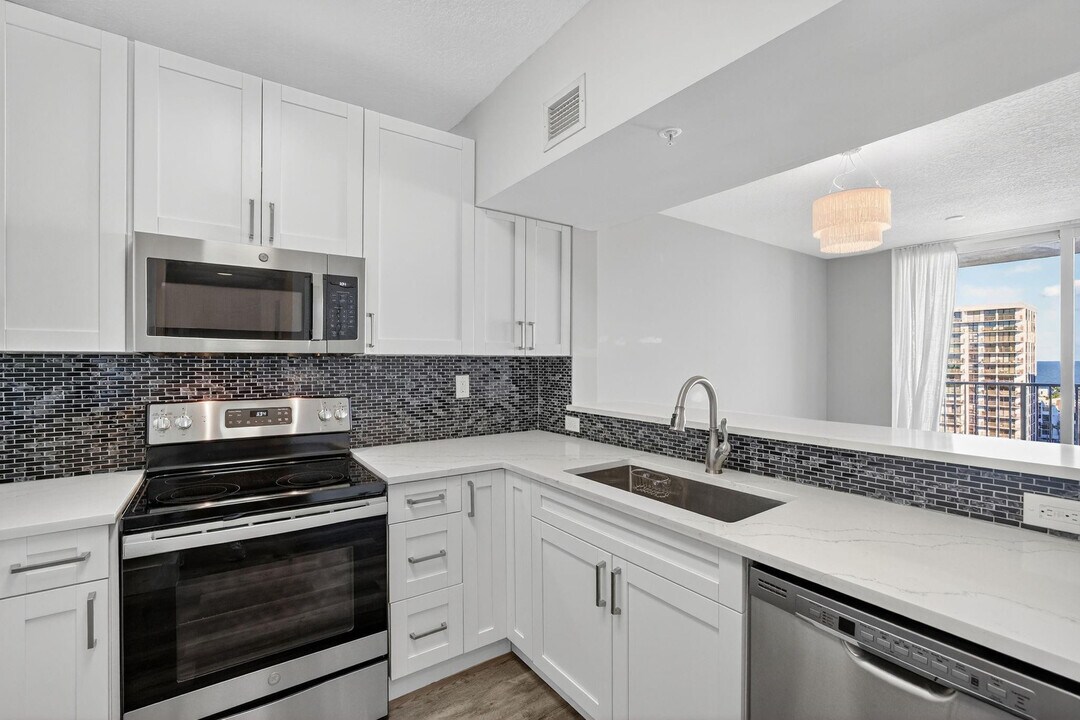 3020 NE 32nd Ave in Fort Lauderdale, FL - Building Photo