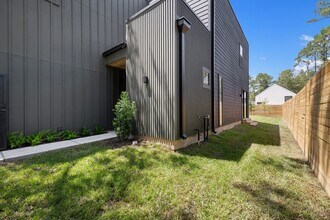 1420 Primrose St in Conroe, TX - Building Photo - Building Photo