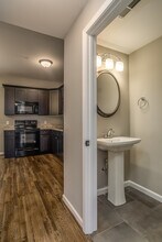 345 W Broad St in Cookeville, TN - Foto de edificio - Building Photo