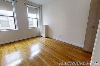 1137 Commonwealth Ave, Unit 2 in Boston, MA - Building Photo - Building Photo