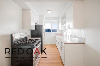 1115 W 111th St in Los Angeles, CA - Building Photo - Building Photo