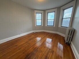376 Riverway, Unit 10 in Boston, MA - Building Photo