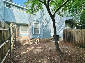 8814 Schick Rd in Austin, TX - Building Photo - Building Photo
