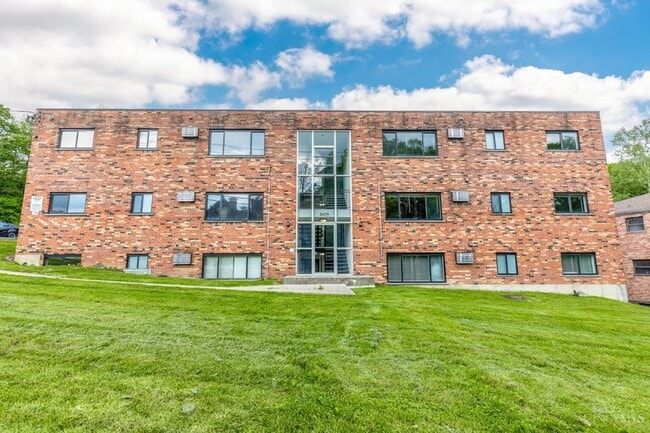 2486 White St in Cincinnati, OH - Building Photo - Building Photo