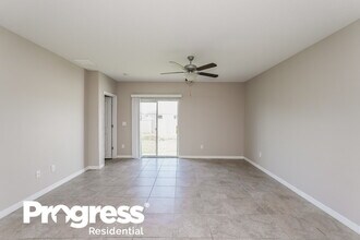 6807 Blue Moon Wy in Ruskin, FL - Building Photo - Building Photo