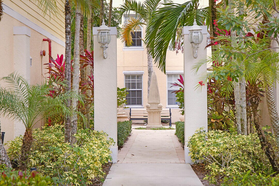 225 Murcia Dr in Jupiter, FL - Building Photo