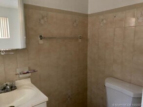 1011 SW 9th St-Unit -1011 in Miami, FL - Building Photo - Building Photo