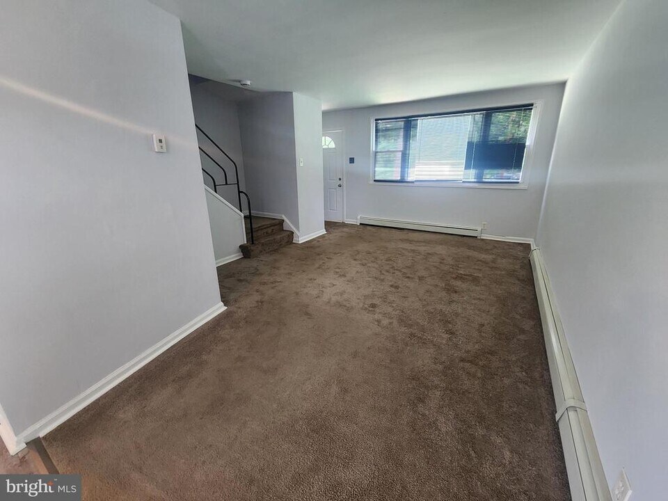43 Bruce Park Dr in Trenton, NJ - Building Photo