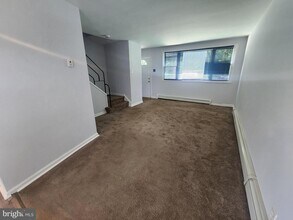 43 Bruce Park Dr in Trenton, NJ - Building Photo - Building Photo