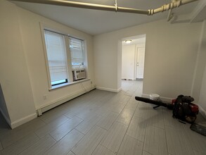 33 Egremont Rd, Unit B in Boston, MA - Foto de edificio - Building Photo
