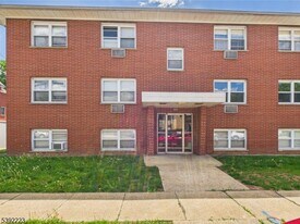 100 Luttgen Pl in Linden, NJ - Building Photo