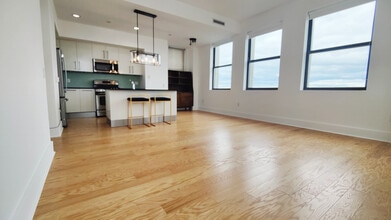 4 Beacon Way, Unit 901 in Jersey City, NJ - Foto de edificio - Building Photo