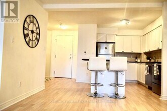 3888 Duke of York Blvd in Mississauga, ON - Building Photo - Building Photo