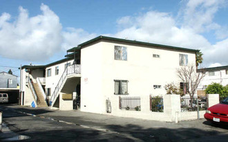 7227 Troost Ave in North Hollywood, CA - Building Photo