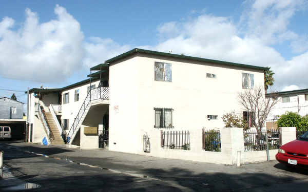 7227 Troost Ave in North Hollywood, CA - Building Photo