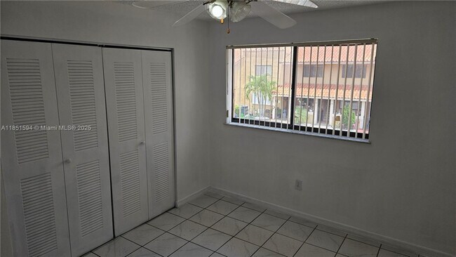 2710 W 60th Pl in Hialeah, FL - Building Photo - Building Photo