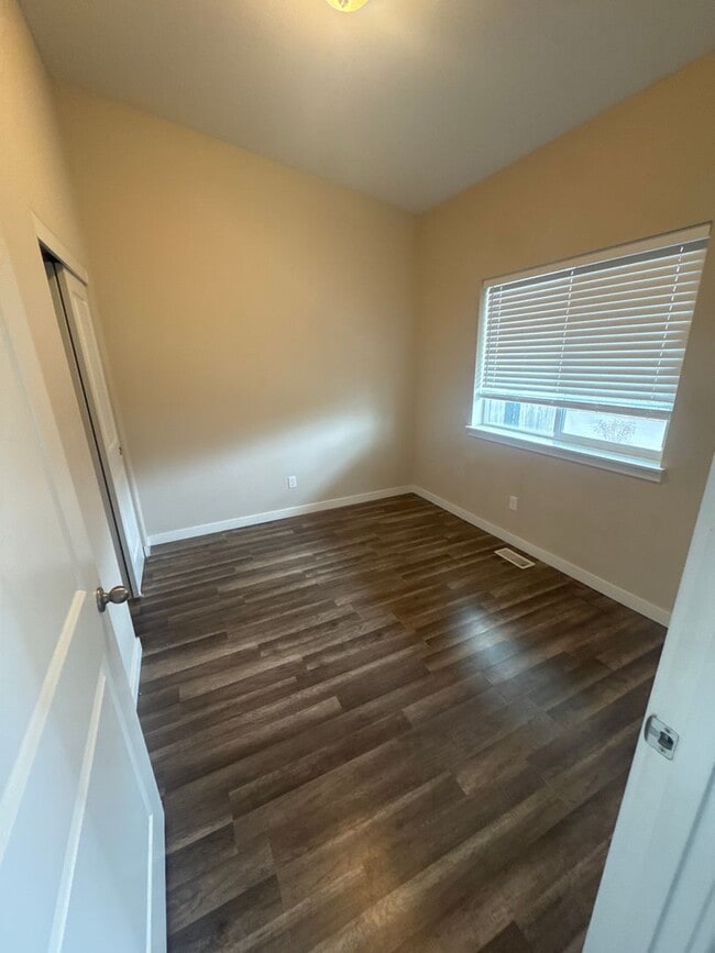 1413 Hardcastle Ave in Woodburn, OR - Building Photo - Building Photo