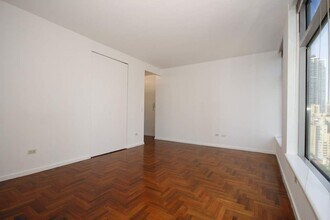 250 E 54th St, Unit 22E in New York, NY - Building Photo - Building Photo