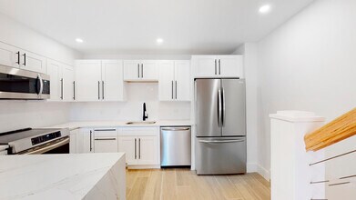 44 High St, Unit 1 in Newton, MA - Building Photo - Building Photo