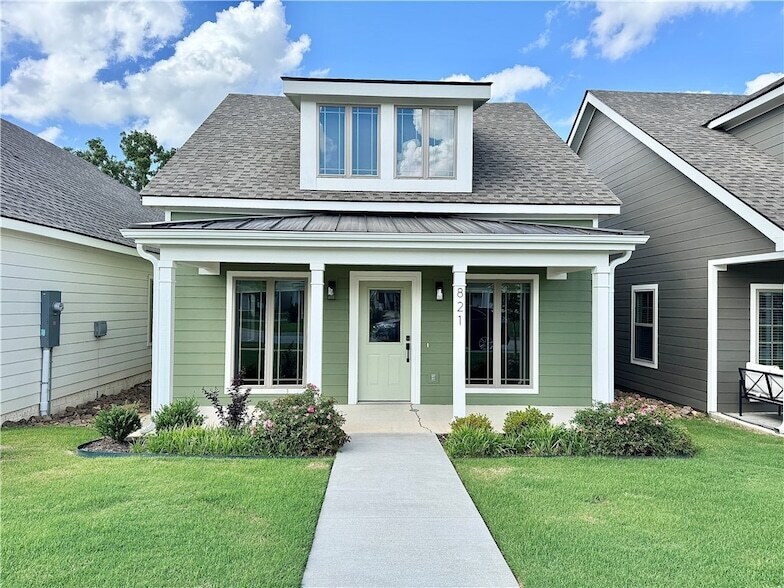 821 NE Hts Ln in Bentonville, AR - Building Photo