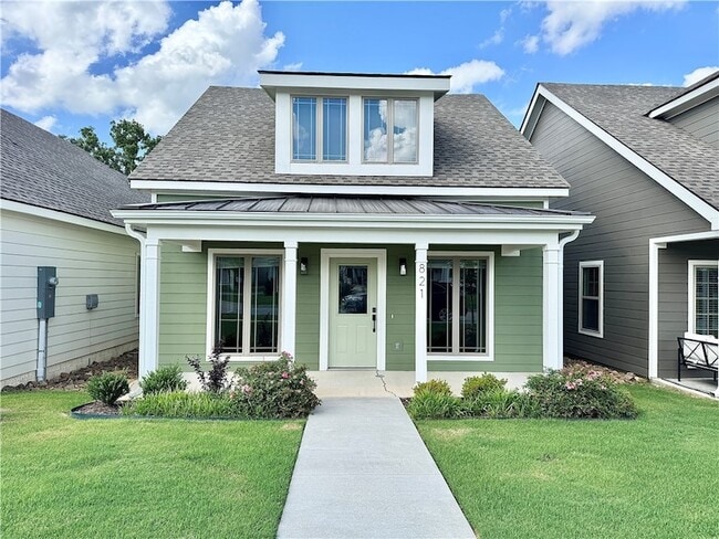 property at 821 NE Hts Ln