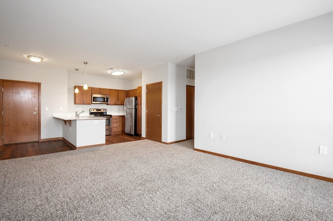 1910 on Water in Milwaukee, WI - Building Photo - Building Photo