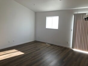 303 Toronto Dr in Hillsboro, ND - Building Photo - Building Photo