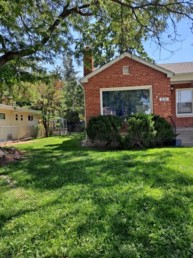 210 Kenwood Dr in Pueblo, CO - Building Photo - Building Photo