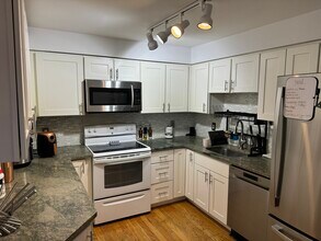 382 Ocean Ave, Unit 1702 in Revere, MA - Foto de edificio - Building Photo