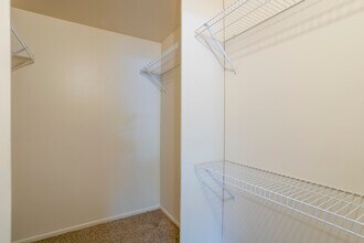Swanson Court Apartments in Portage, IN - Foto de edificio - Interior Photo