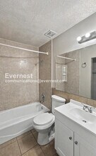 6121 N Baltimore Ave in Gladstone, MO - Building Photo - Building Photo