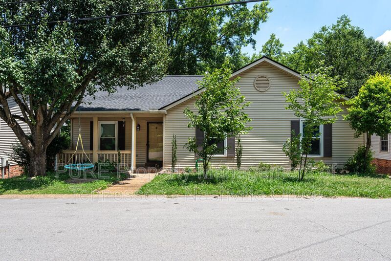 5432 Village Way in Nashville, TN - Building Photo