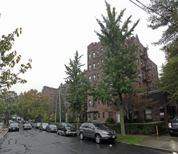 172-90 Highland Ave in Jamaica, NY - Foto de edificio - Building Photo