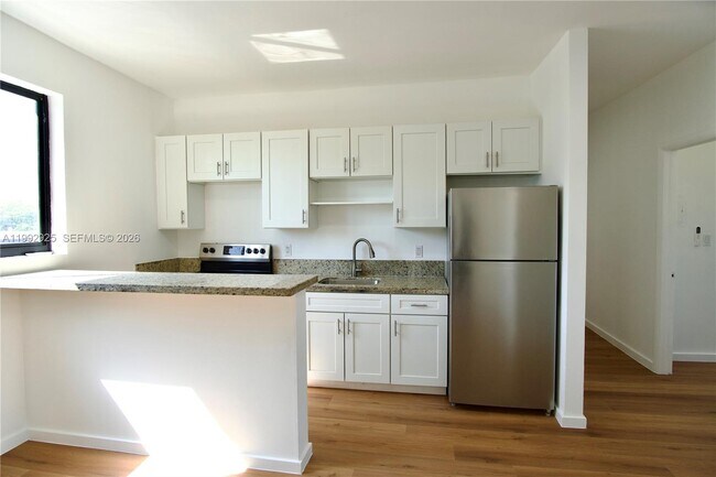 337 SW 5th Ave in Miami, FL - Building Photo - Building Photo