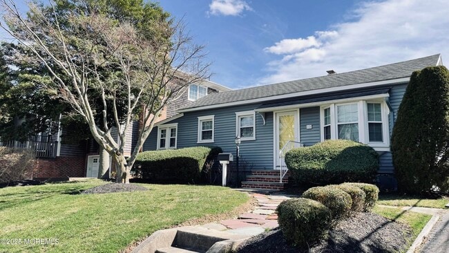 property at 10 1st Ave