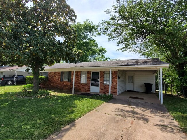 2839 Rebel Dr in Bossier City, LA - Foto de edificio - Building Photo