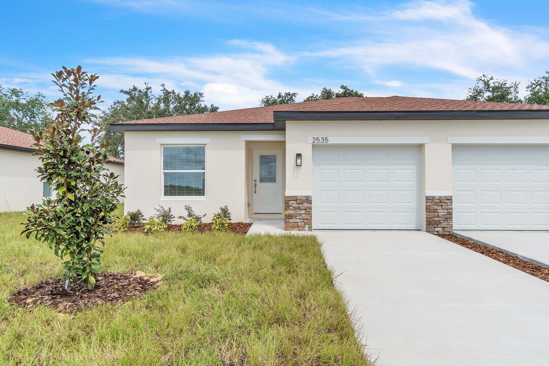 2533 Slim Haywood Ave in Tavares, FL - Building Photo