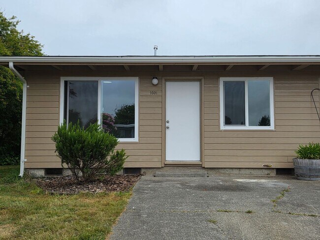 1031 Sun Rd in Mckinleyville, CA - Building Photo - Building Photo