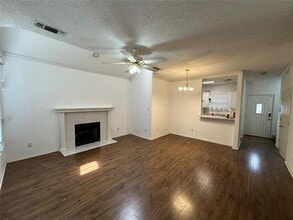 2507 Pinegrove Cir in Arlington, TX - Foto de edificio - Building Photo
