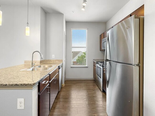 7765 W Grand Pkwy S in Richmond, TX - Building Photo - Building Photo