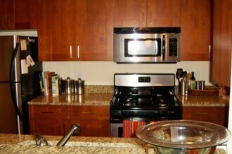 1735 W Grace St, Unit GE in Chicago, IL - Building Photo - Building Photo