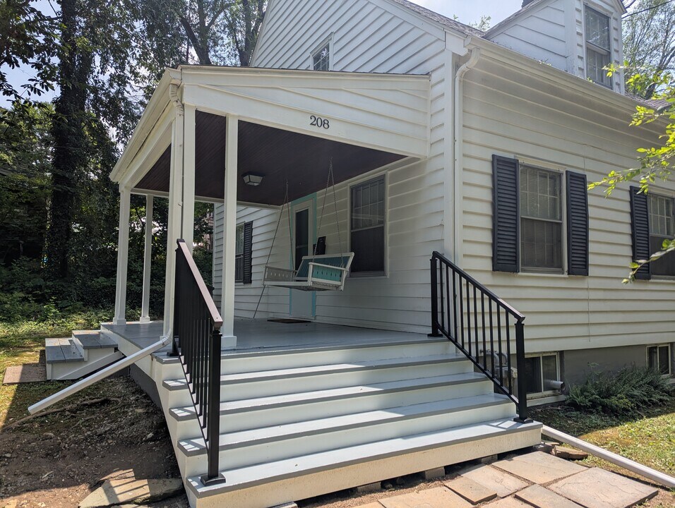 208 Easterly Pkwy in State College, PA - Building Photo