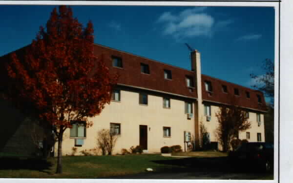 Eagle Crest Apartments in Naperville, IL - Building Photo