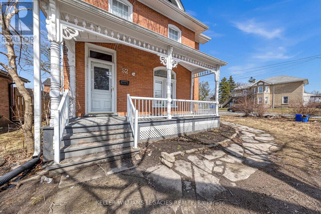 52 Victoria Ave in Peterborough, ON - Building Photo