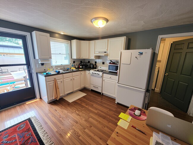 18 Church St, Unit 2 in Woburn, MA - Building Photo - Building Photo